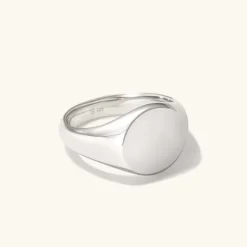 Rings<Mejuri Bold Round Signet Ring