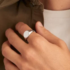 Rings<Mejuri Bold Round Signet Ring