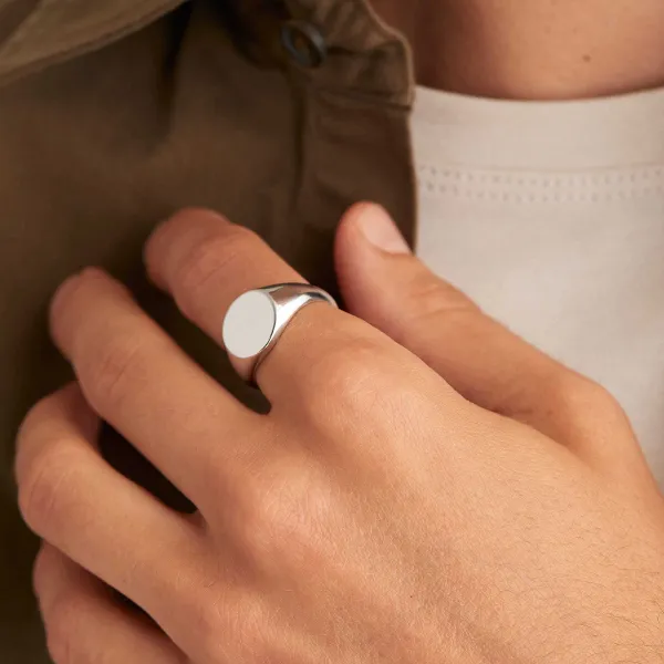 Rings<Mejuri Bold Round Signet Ring
