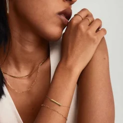Bracelets<Mejuri Engravable Bar Bracelet