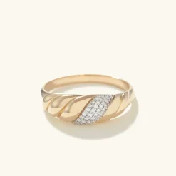 Rings<Mejuri Pav Diamond Croissant D Me Ring