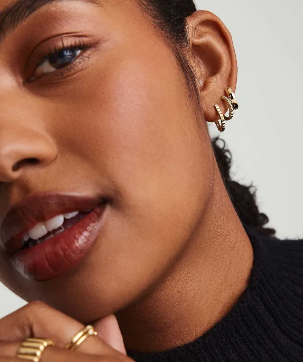 Earrings<Mejuri Pleated Huggie U Hoops