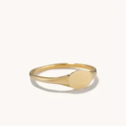 Rings<Mejuri Signet Ring