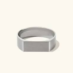 Rings<Mejuri Slim Rectangular Signet Ring