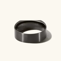 Rings<Mejuri Slim Rectangular Signet Ring