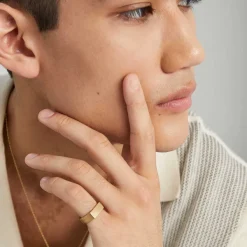 Rings<Mejuri Slim Rectangular Signet Ring