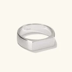Rings<Mejuri Slim Rectangular Signet Ring
