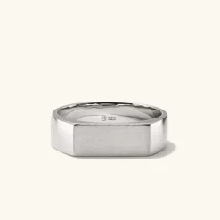Rings<Mejuri Slim Rectangular Signet Ring