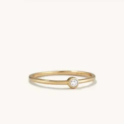 Rings<Mejuri Solo Diamond Ring