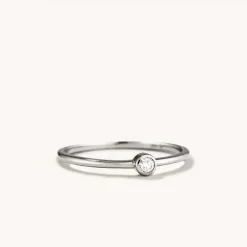 Rings<Mejuri Solo Diamond Ring