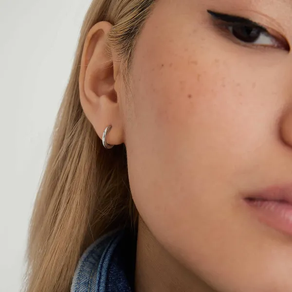 Earrings<Mejuri Tube Huggie Hoops